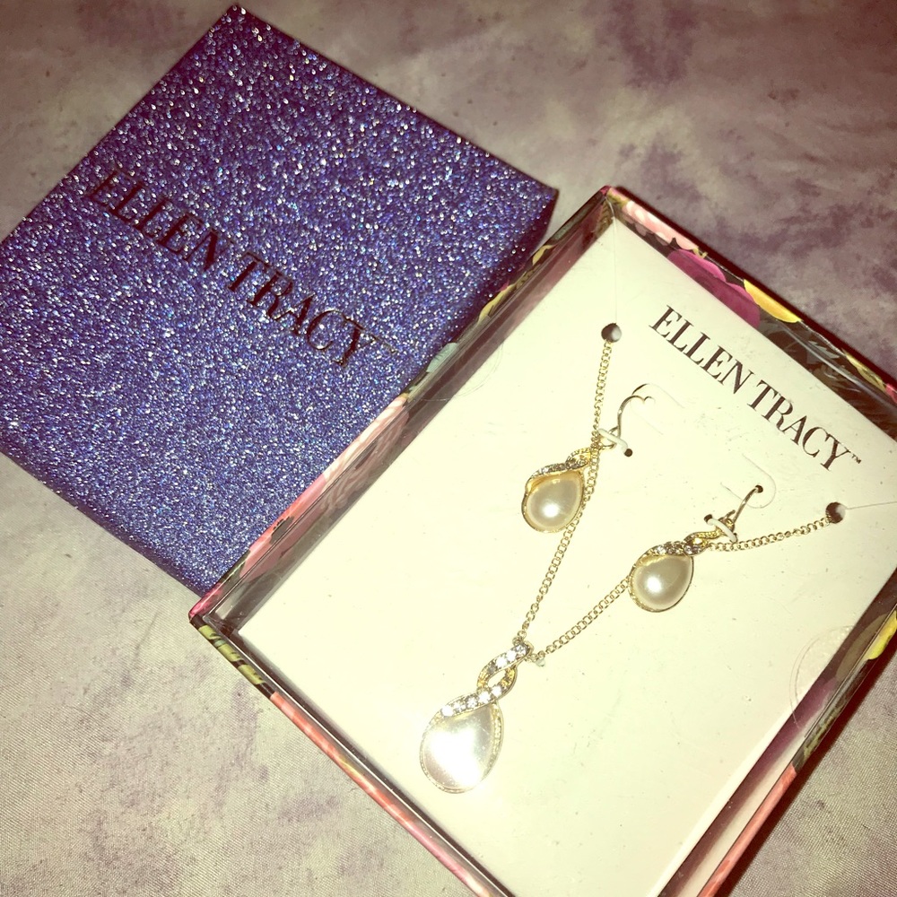 ELLEN TRACY PEARL SET